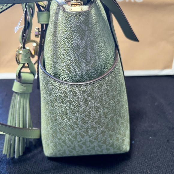 Michael Kors Sullivan Tote Sm Light Sage & Wallet - Picture 4 of 13
